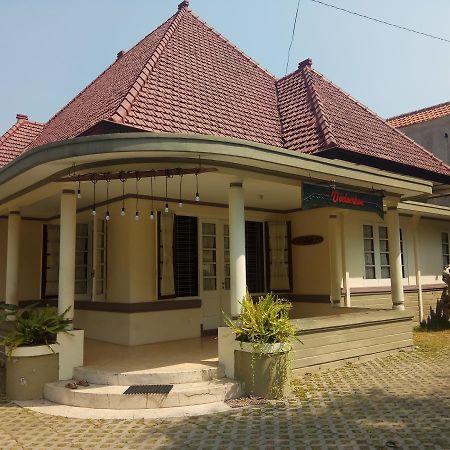 Doeloerkoe Homestay 수라카르타 외부 사진