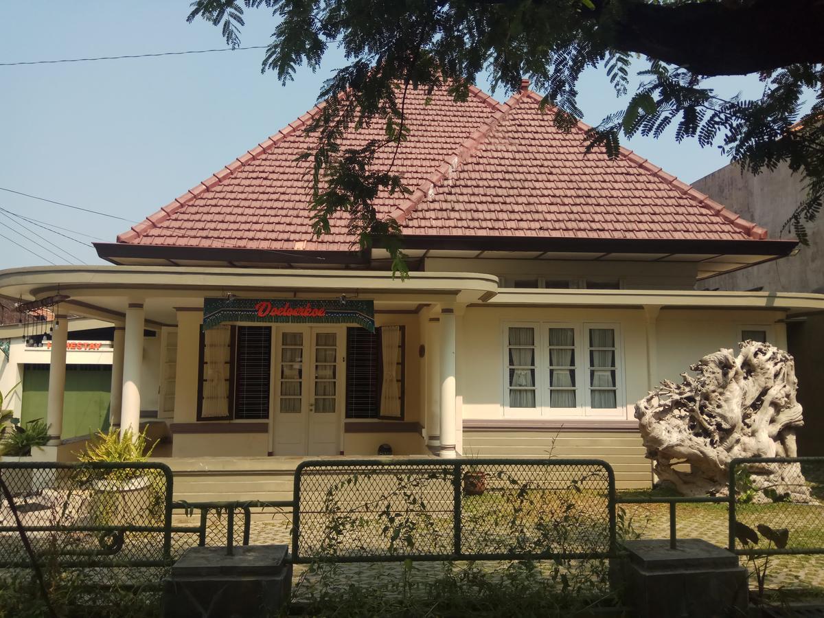 Doeloerkoe Homestay 수라카르타 외부 사진
