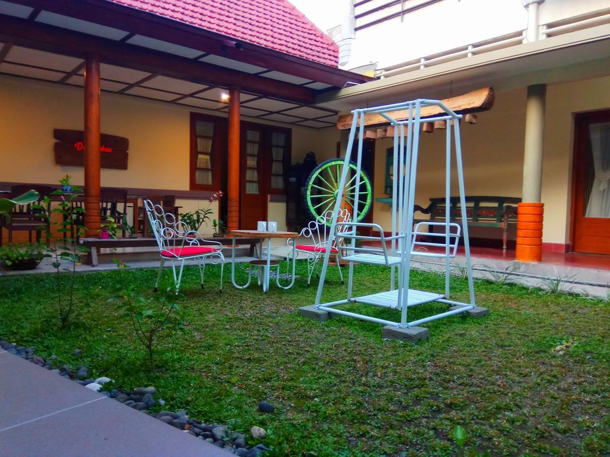 Doeloerkoe Homestay 수라카르타 외부 사진