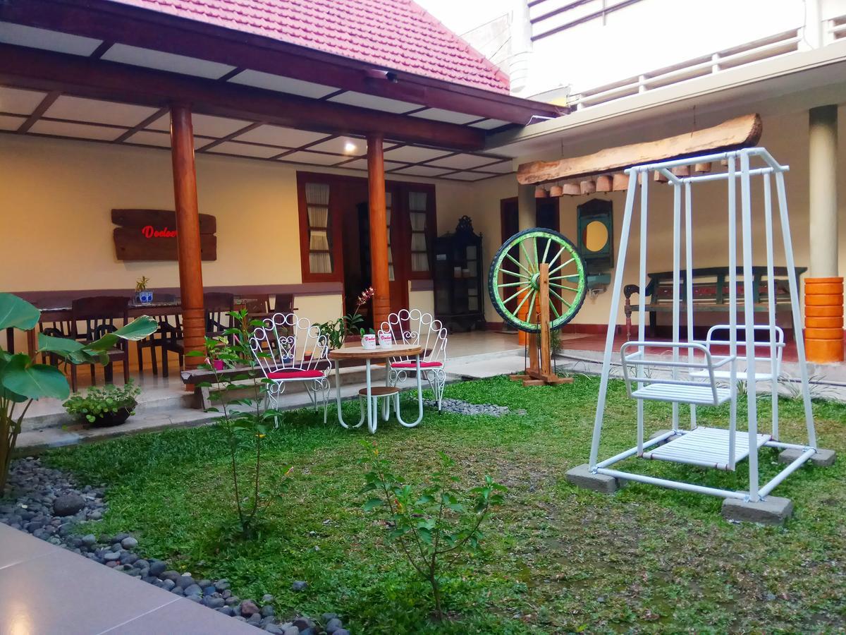 Doeloerkoe Homestay 수라카르타 외부 사진