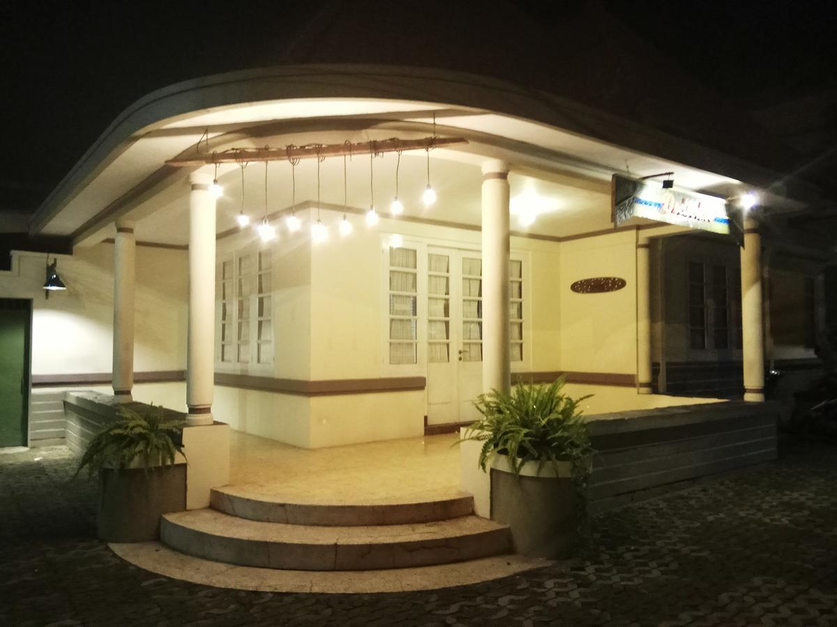 Doeloerkoe Homestay 수라카르타 외부 사진