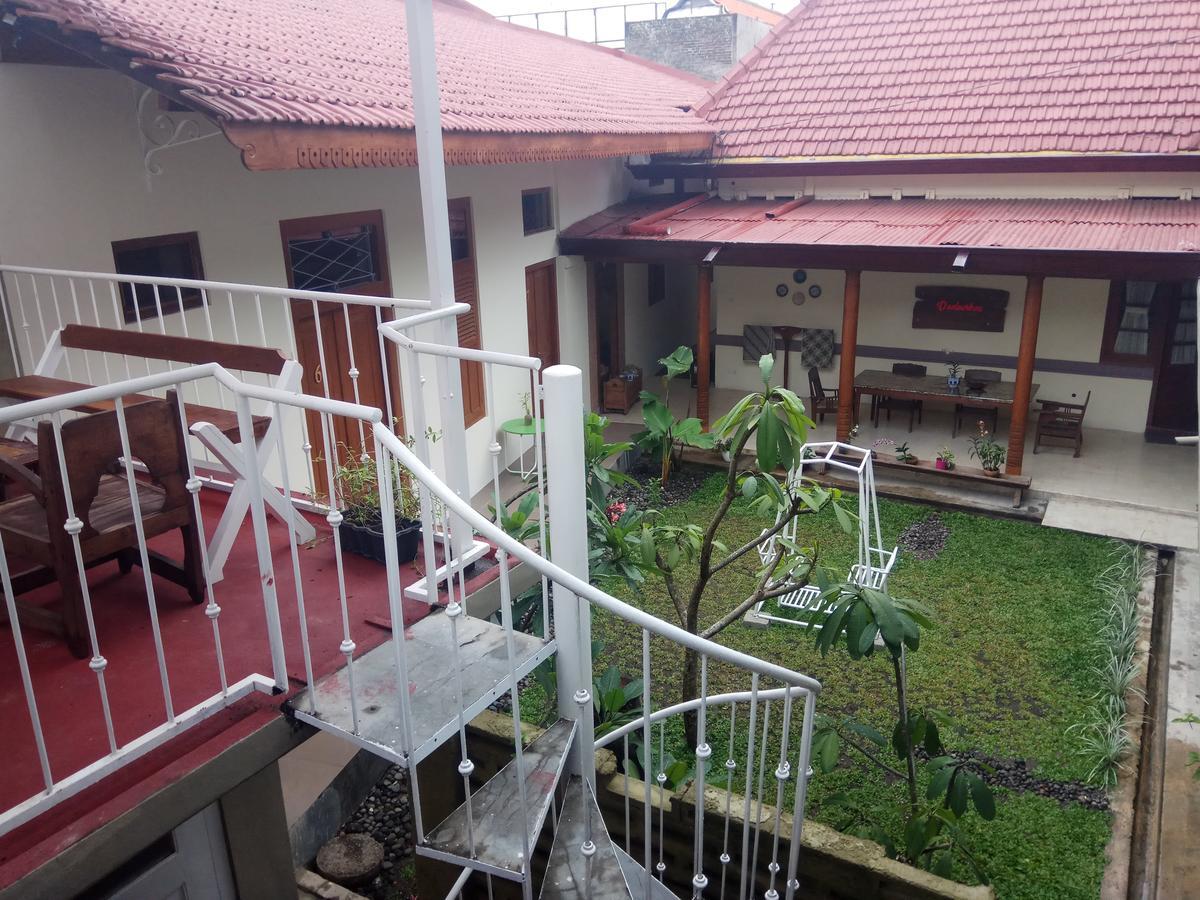 Doeloerkoe Homestay 수라카르타 외부 사진