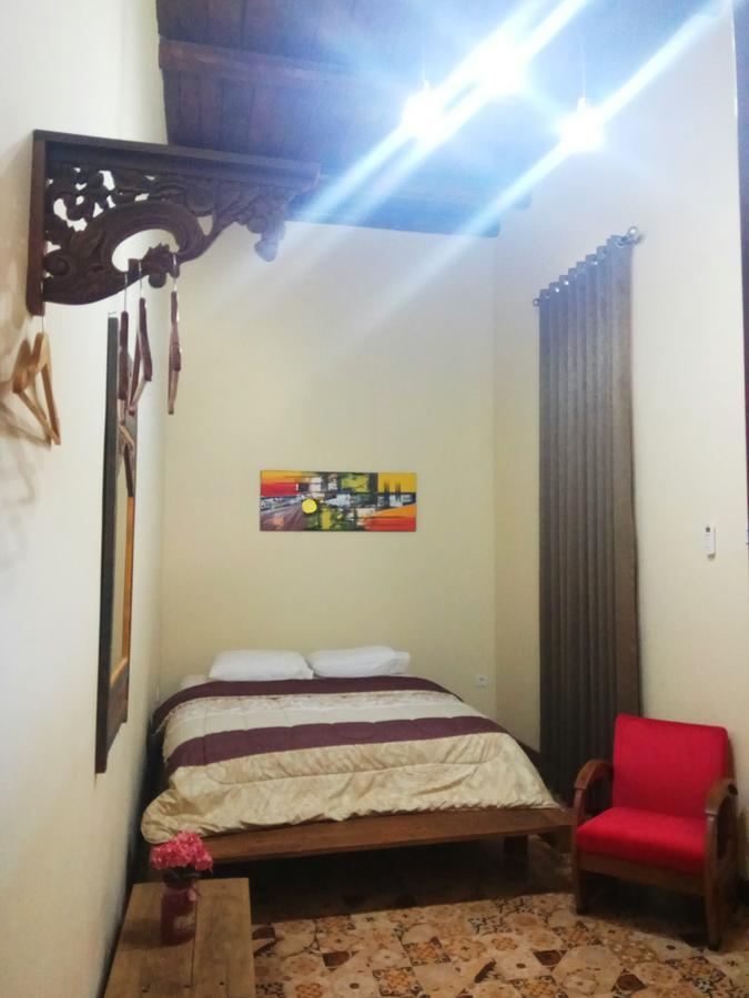 Doeloerkoe Homestay 수라카르타 외부 사진