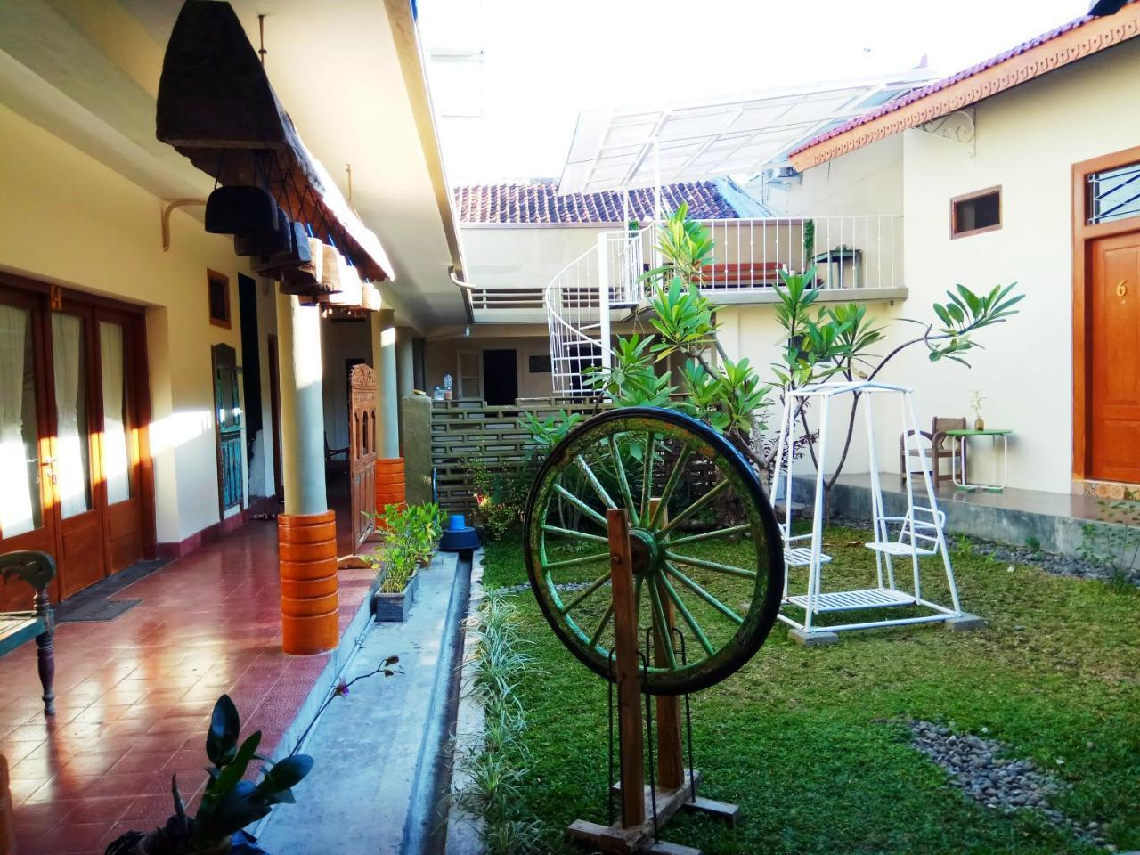 Doeloerkoe Homestay 수라카르타 외부 사진