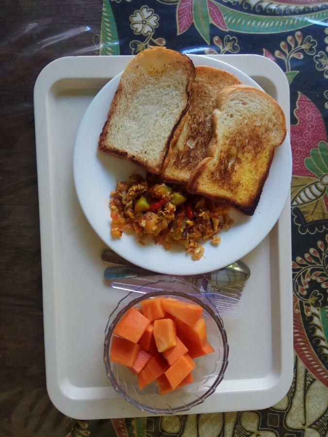 Doeloerkoe Homestay 수라카르타 외부 사진