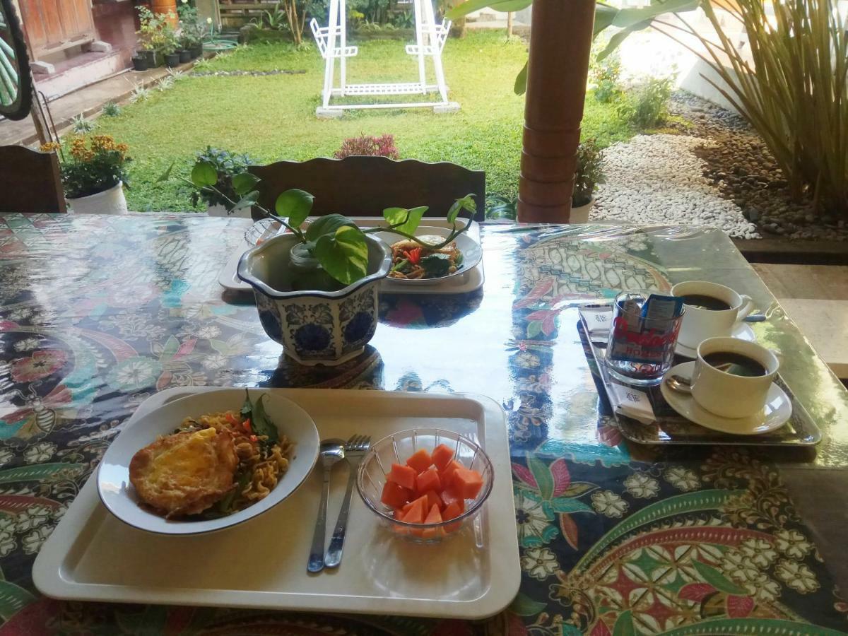 Doeloerkoe Homestay 수라카르타 외부 사진