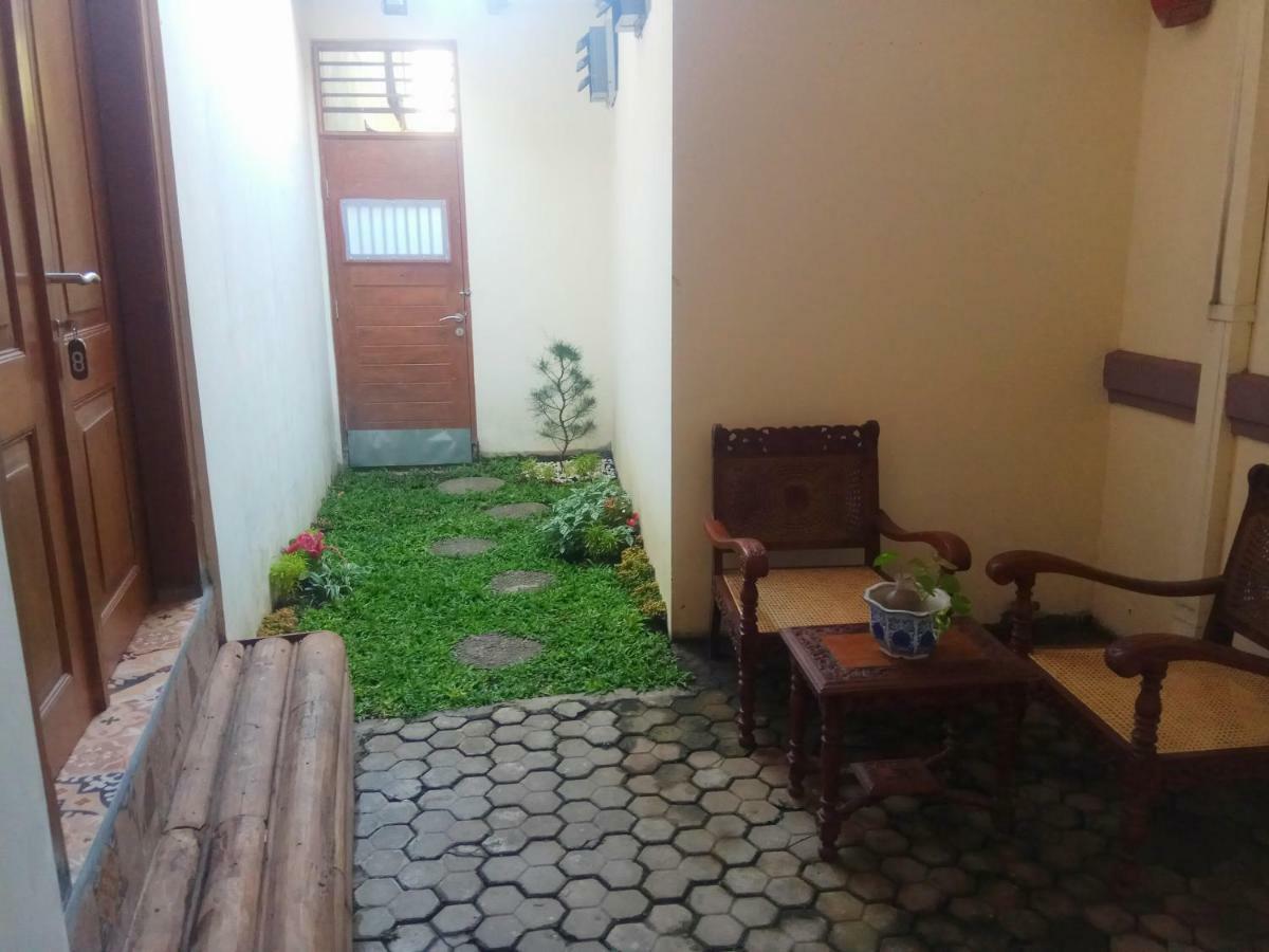 Doeloerkoe Homestay 수라카르타 외부 사진