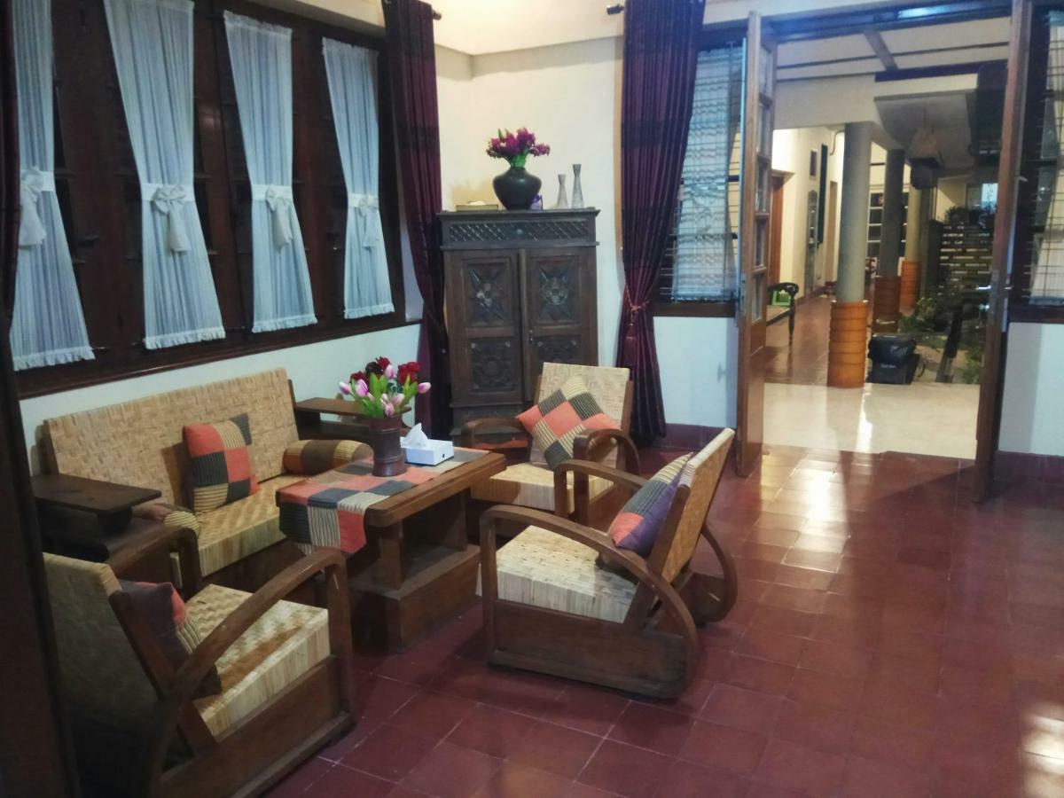 Doeloerkoe Homestay 수라카르타 외부 사진