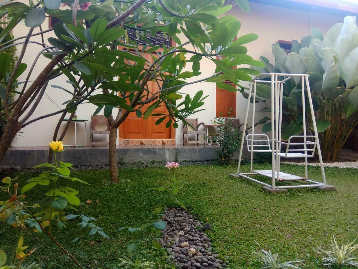 Doeloerkoe Homestay 수라카르타 외부 사진